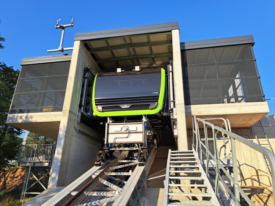 Leitner: A fast link to campus: the Galilei - Mesiano inclined elevator nearing the finish line